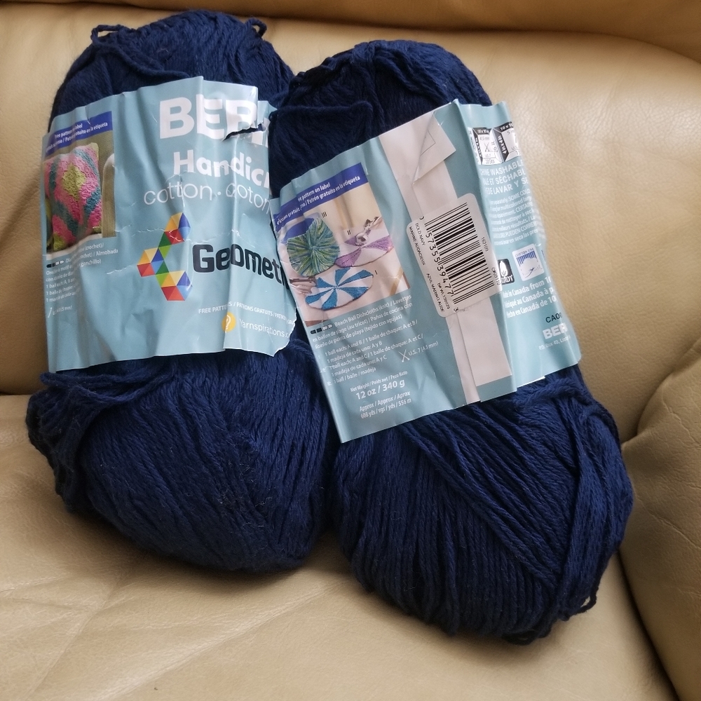 Navy blue yarn (2)
